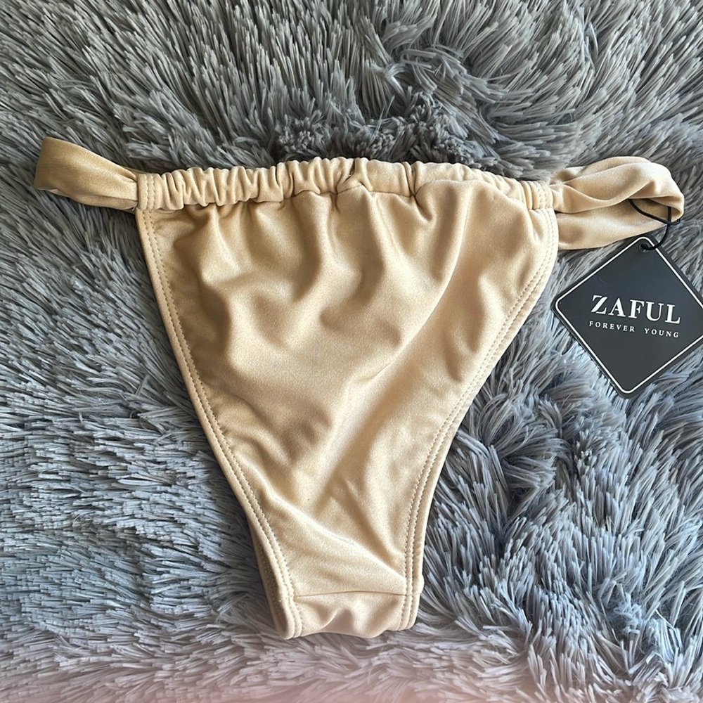 ZAFUL One-Shoulder Bandeau Ruched High-Cut Bikini - Picture 10 of 13